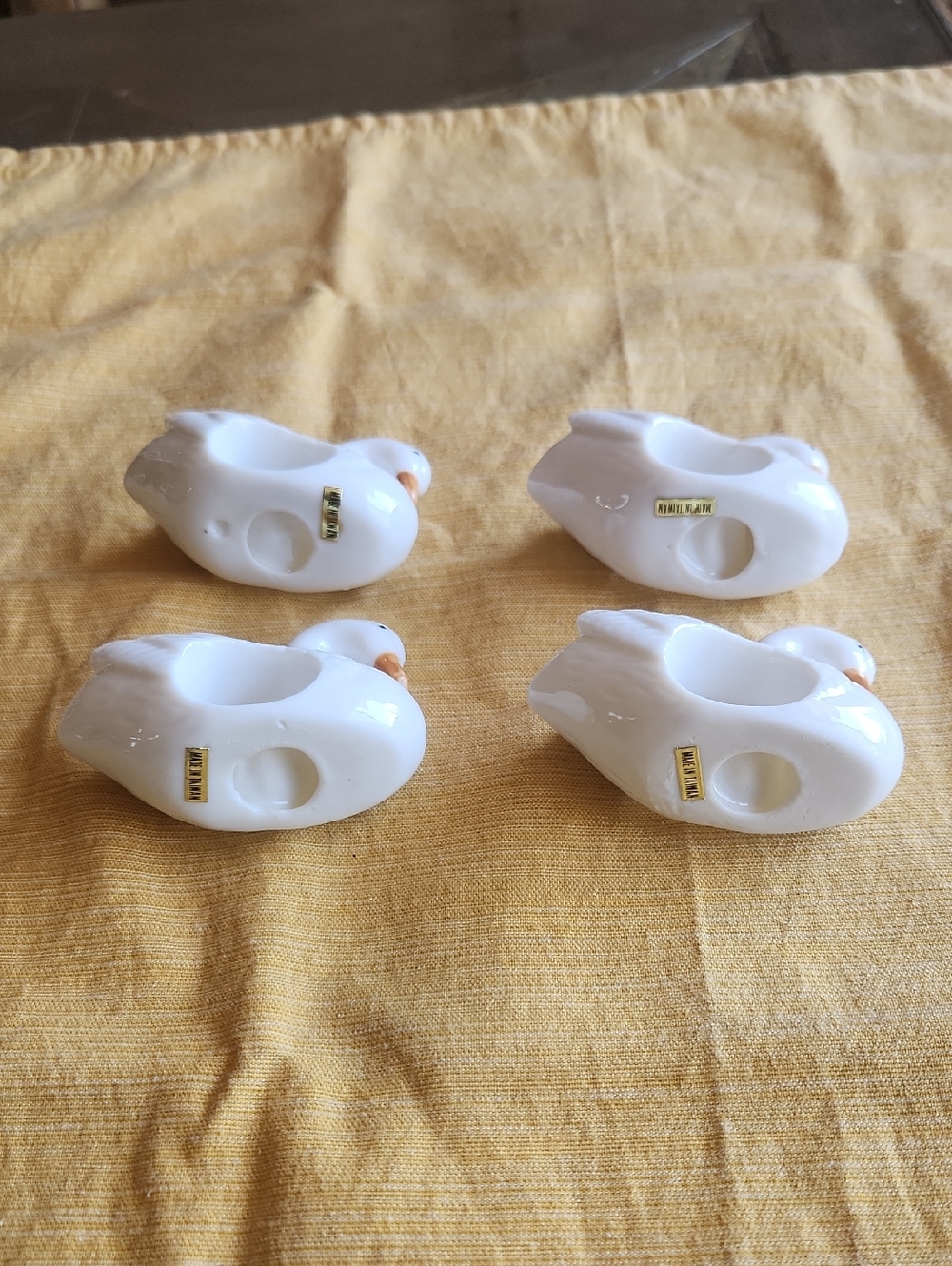 Set of 4 White Ceramic Swan Napkin Rings Home Dining Tavle Setting - Picture 6 of 9